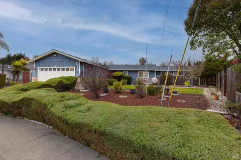 533 Albert Way, Petaluma, CA 94954