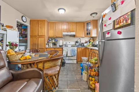 Kitchen - 532 Almond Dr, Vallejo, CA 94589 photo 3 of 3
