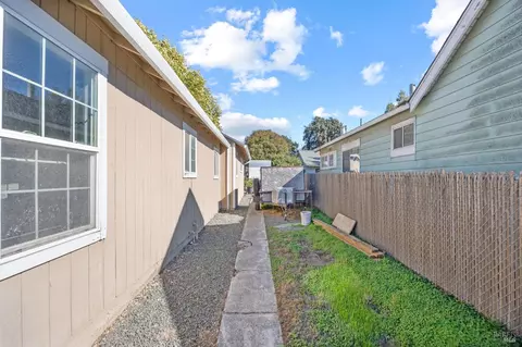Exterior - 532 Almond Dr, Vallejo, CA 94589 photo 4 of 5