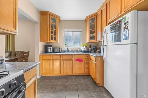 Kitchen - 532 Almond Dr, Vallejo, CA 94589 photo 1 of 3