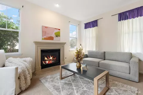 Living - 310 Sundance Ave, Vallejo, CA 94592 photo 1 of 2
