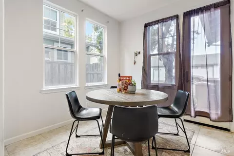 Dining - 310 Sundance Ave, Vallejo, CA 94592 photo 2 of 3