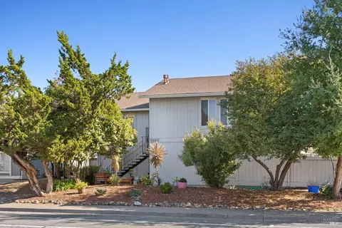 6440 Country Club Dr, Rohnert Park, CA 94928