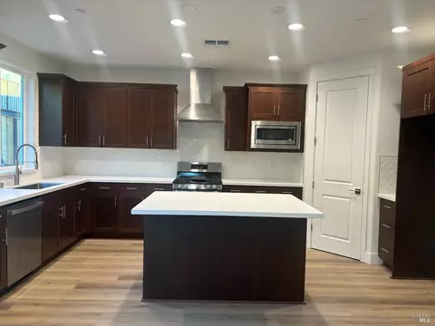 215 Echols Dr, Martinez, CA 94553 photo 2