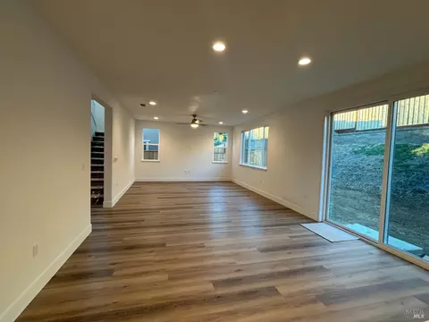 215 Echols Dr, Martinez, CA 94553 photo 3