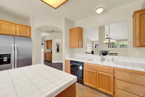 Kitchen - 800 Alexander Dr, Dixon, CA 95620 photo 3 of 9