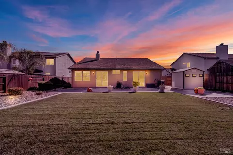 Exterior - 800 Alexander Dr, Dixon, CA 95620 photo 8 of 23