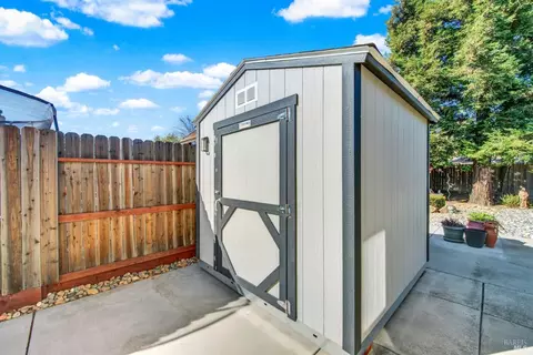 Exterior - 800 Alexander Dr, Dixon, CA 95620 photo 7 of 23