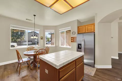 Kitchen - 800 Alexander Dr, Dixon, CA 95620 photo 2 of 9