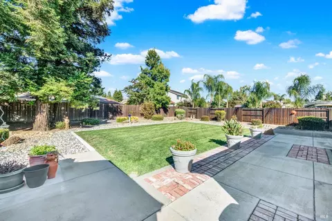 Exterior - 800 Alexander Dr, Dixon, CA 95620 photo 22 of 23
