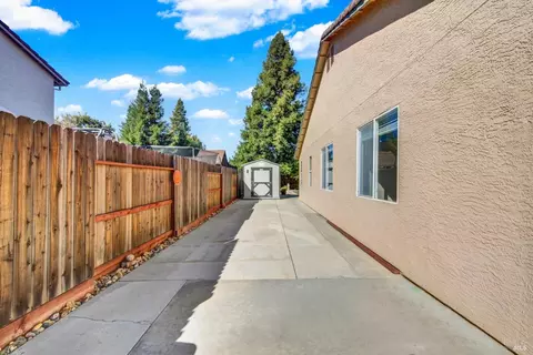 Exterior - 800 Alexander Dr, Dixon, CA 95620 photo 6 of 23