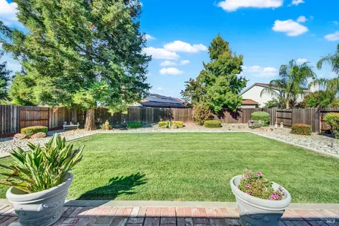 Exterior - 800 Alexander Dr, Dixon, CA 95620 photo 4 of 23
