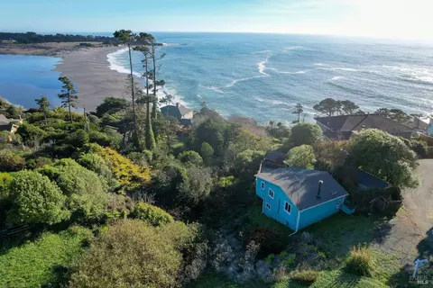 38882 Honey Run Ln, Gualala, CA 95445