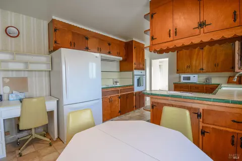 Kitchen - 125 Acacia Way, Vallejo, CA 94591 photo 4 of 11