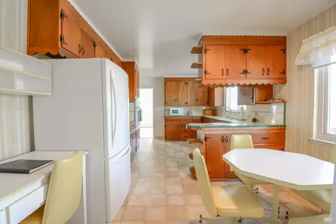 Kitchen - 125 Acacia Way, Vallejo, CA 94591 photo 2 of 11