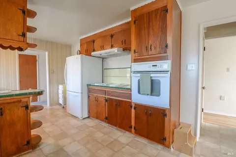 Kitchen - 125 Acacia Way, Vallejo, CA 94591 photo 8 of 11
