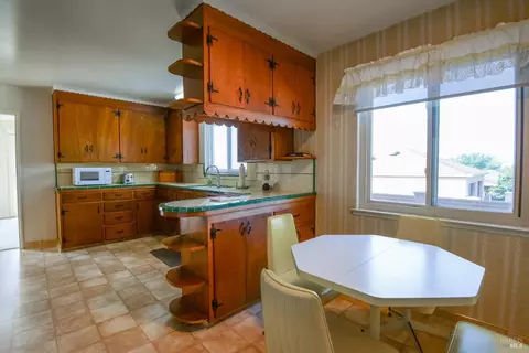 Kitchen - 125 Acacia Way, Vallejo, CA 94591 photo 3 of 11