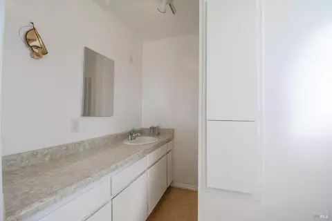 Bath - 125 Acacia Way, Vallejo, CA 94591 photo 5 of 8