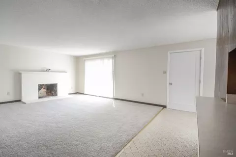 Living - 125 Acacia Way, Vallejo, CA 94591 photo 5 of 9