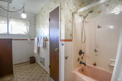 Bath - 125 Acacia Way, Vallejo, CA 94591 photo 4 of 8