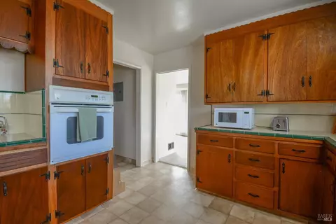 Kitchen - 125 Acacia Way, Vallejo, CA 94591 photo 6 of 11
