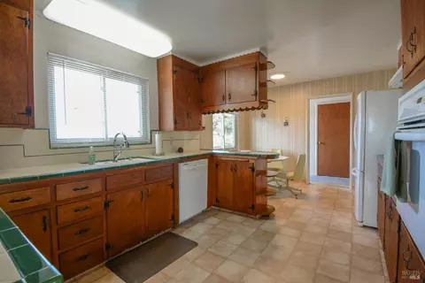 Kitchen - 125 Acacia Way, Vallejo, CA 94591 photo 7 of 11