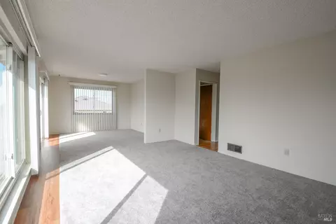 Living - 125 Acacia Way, Vallejo, CA 94591 photo 2 of 9