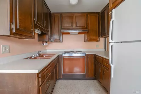 Kitchen - 125 Acacia Way, Vallejo, CA 94591 photo 9 of 11