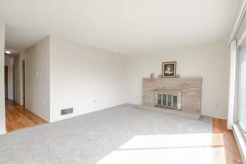 Living - 125 Acacia Way, Vallejo, CA 94591 photo 3 of 9