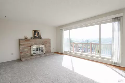 Living - 125 Acacia Way, Vallejo, CA 94591 photo 4 of 9