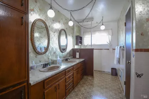 Bath - 125 Acacia Way, Vallejo, CA 94591 photo 1 of 8