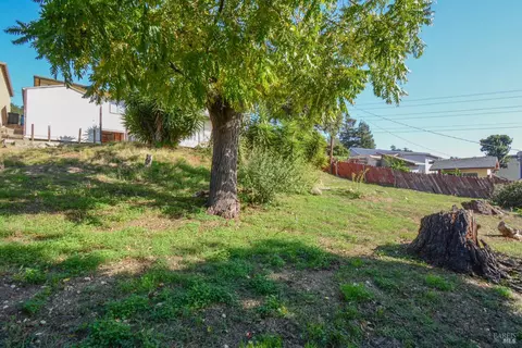 Exterior - 125 Acacia Way, Vallejo, CA 94591 photo 4 of 14