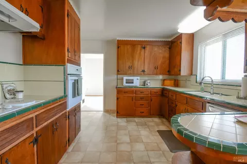 Kitchen - 125 Acacia Way, Vallejo, CA 94591 photo 5 of 11