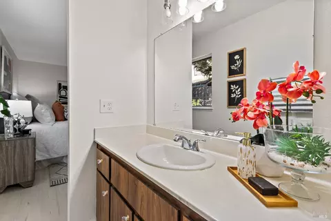 Bath - 4 Playa Ct, Hercules, CA 94547 photo 2 of 4