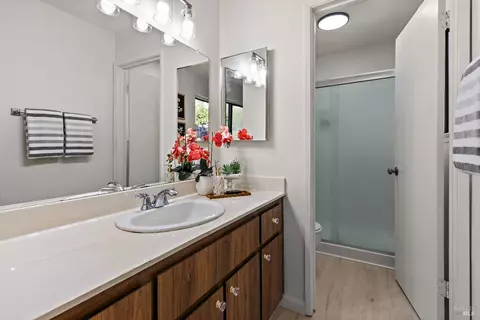 Bath - 4 Playa Ct, Hercules, CA 94547 photo 1 of 4