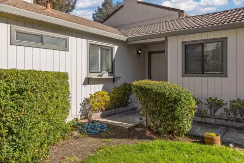 Exterior - 4 Playa Ct, Hercules, CA 94547 photo 2 of 8