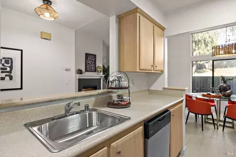 Kitchen - 4 Playa Ct, Hercules, CA 94547 photo 4 of 4