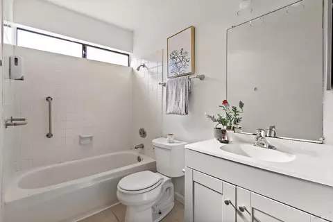 Bath - 4 Playa Ct, Hercules, CA 94547 photo 3 of 4