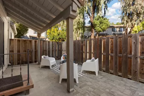 Exterior - 4 Playa Ct, Hercules, CA 94547 photo 4 of 8