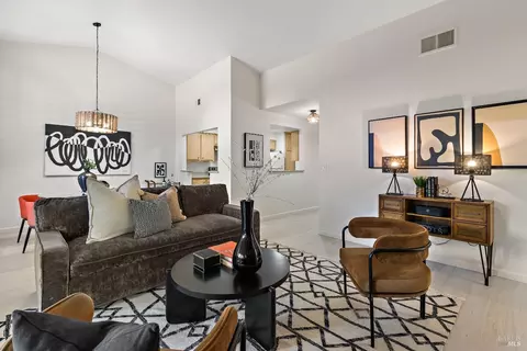 Living - 4 Playa Ct, Hercules, CA 94547 photo 2 of 3