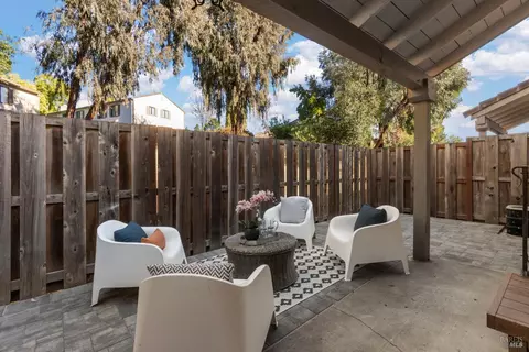Exterior - 4 Playa Ct, Hercules, CA 94547 photo 3 of 8