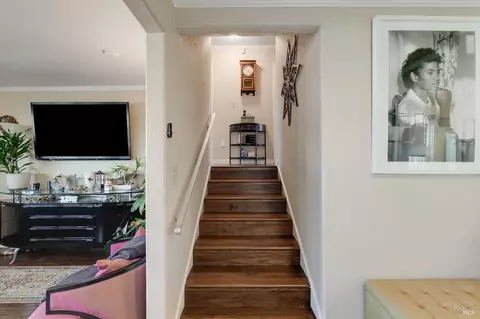 Entry Way - 2115 Georgia St, Vallejo, CA 94590 photo 2 of 3