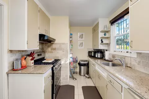 Kitchen - 2115 Georgia St, Vallejo, CA 94590 photo 3 of 5