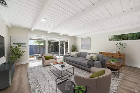 621 W D St S, Dixon, CA 95620 photo 2