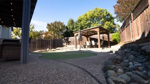 Exterior - 284 Flametree Cir, Windsor, CA 95492 photo 6 of 7