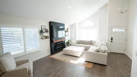Living - 284 Flametree Cir, Windsor, CA 95492 photo 3 of 3