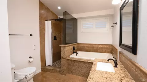 Bath - 284 Flametree Cir, Windsor, CA 95492 photo 1 of 4
