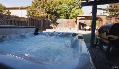 Exterior - 284 Flametree Cir, Windsor, CA 95492 photo 5 of 7
