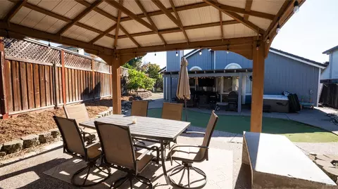 Exterior - 284 Flametree Cir, Windsor, CA 95492 photo 4 of 7