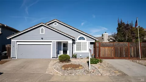 Exterior - 284 Flametree Cir, Windsor, CA 95492 photo 2 of 7